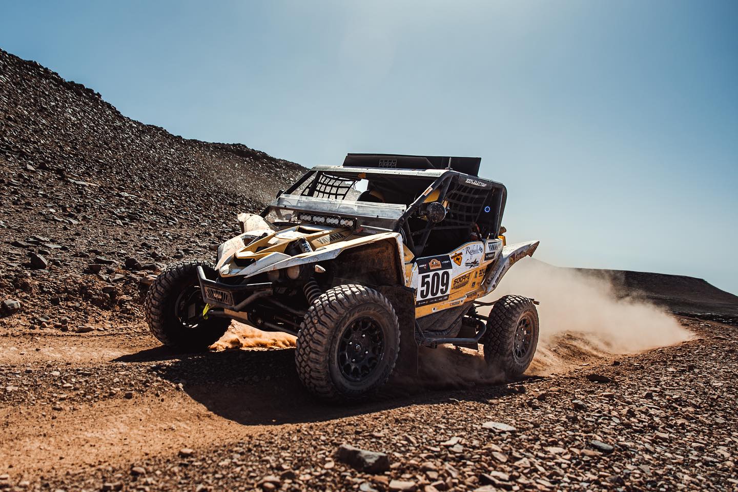 Saar-e rally buggy in desert